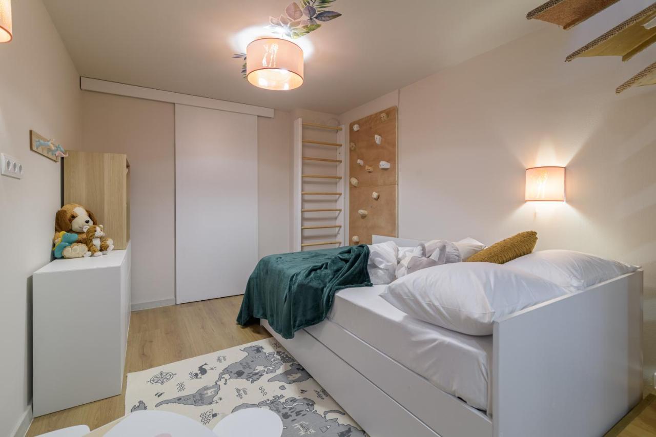 Black Sea Dolphin Apartment Varna Bagian luar foto